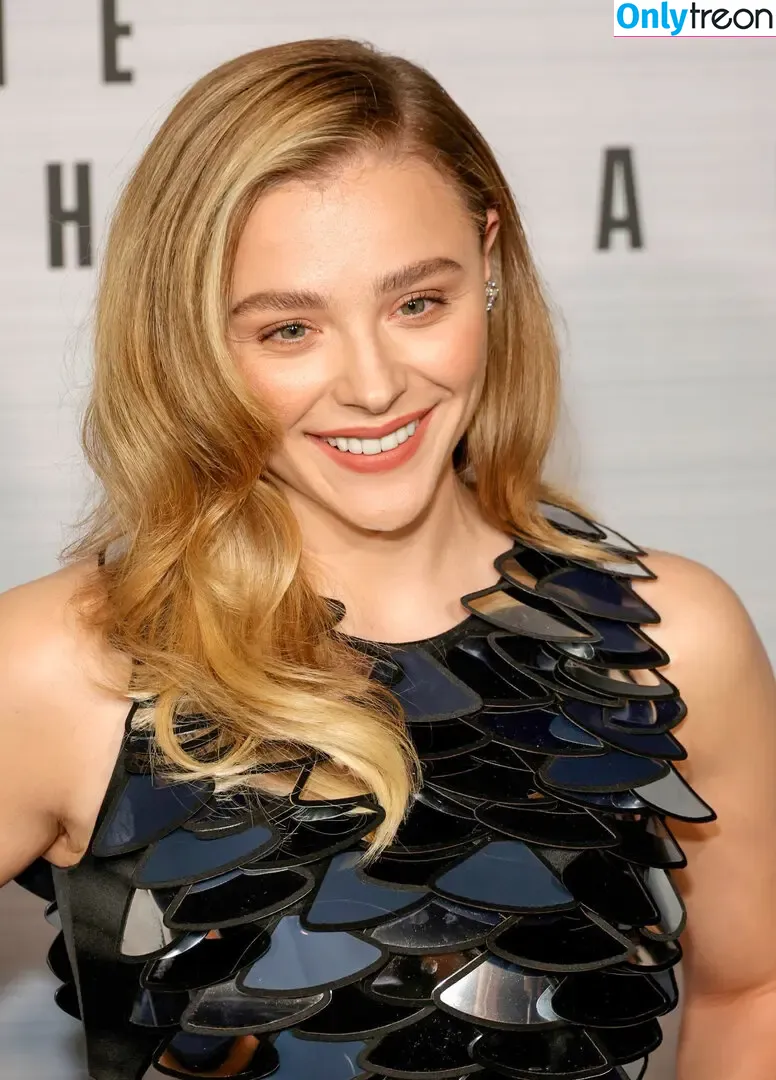 Chloë Grace Moretz nude photo #0325 (chloegmoretz)