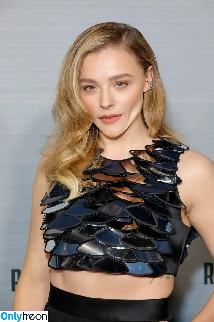 Chloë Grace Moretz nude photo #0327 (chloegmoretz)