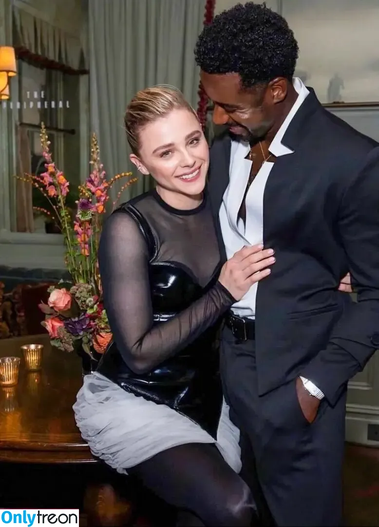 Chloë Grace Moretz nude photo #0337 (chloegmoretz)
