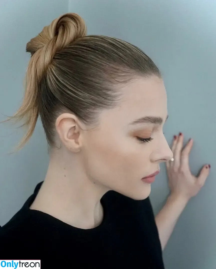 Chloë Grace Moretz nude photo #0368 (chloegmoretz)