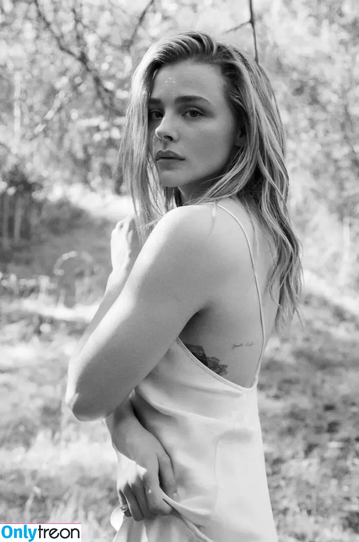 Chloë Grace Moretz nude photo #0370 (chloegmoretz)