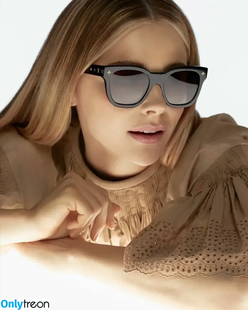 Chloë Grace Moretz nude photo #0425 (chloegmoretz)