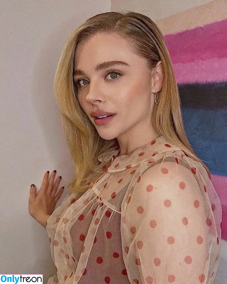 Chloë Grace Moretz nude photo #0438 (chloegmoretz)