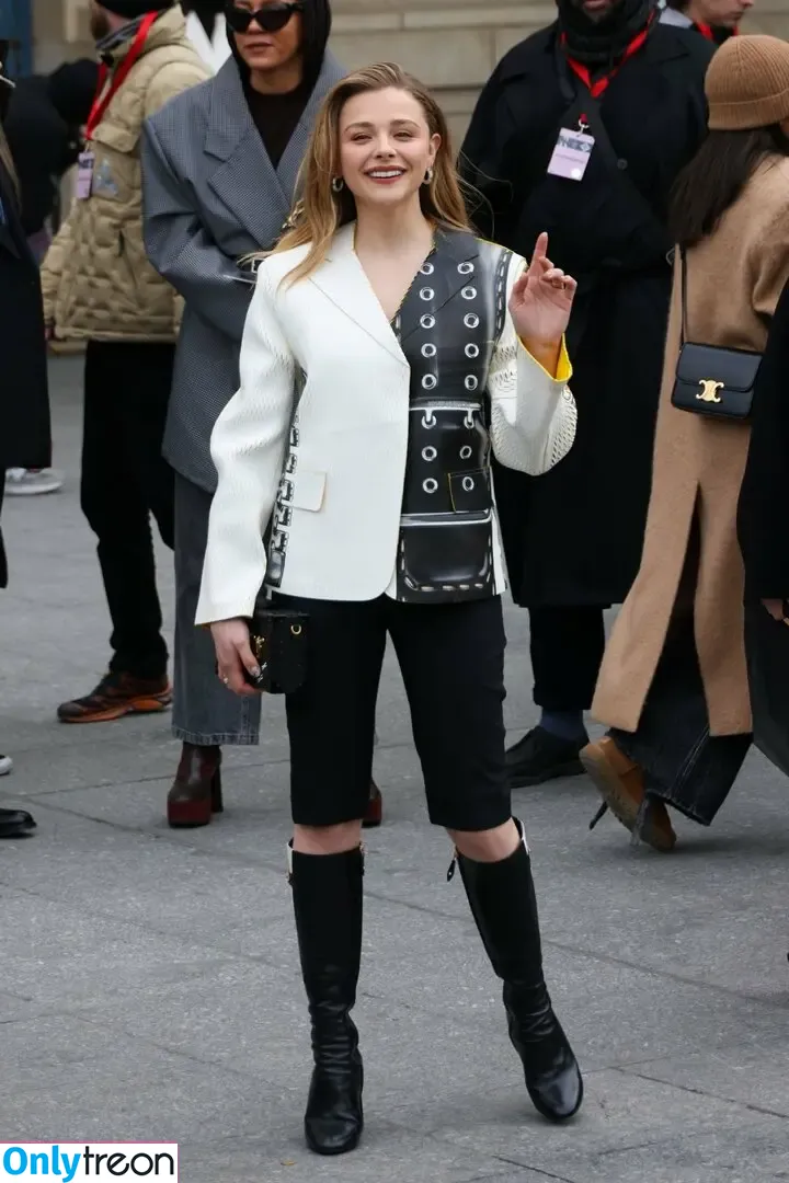 Chloë Grace Moretz nude photo #0468 (chloegmoretz)