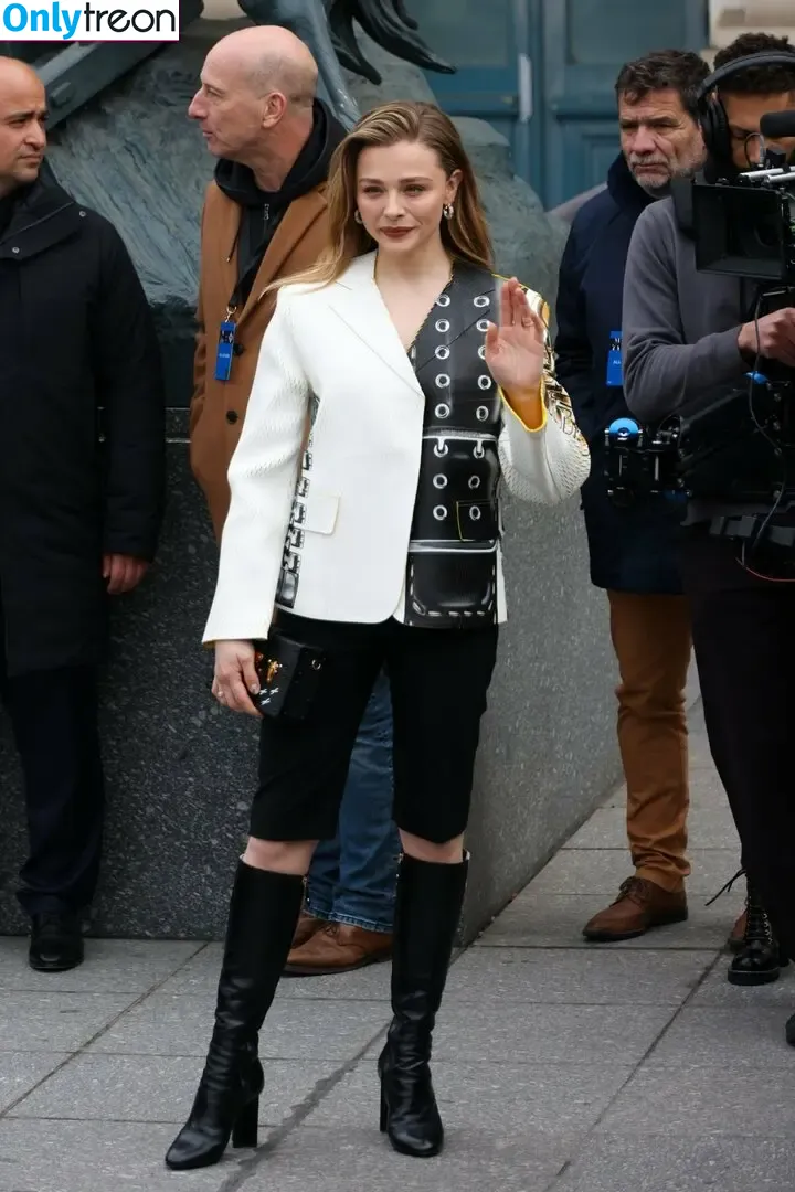 Chloë Grace Moretz nude photo #0469 (chloegmoretz)