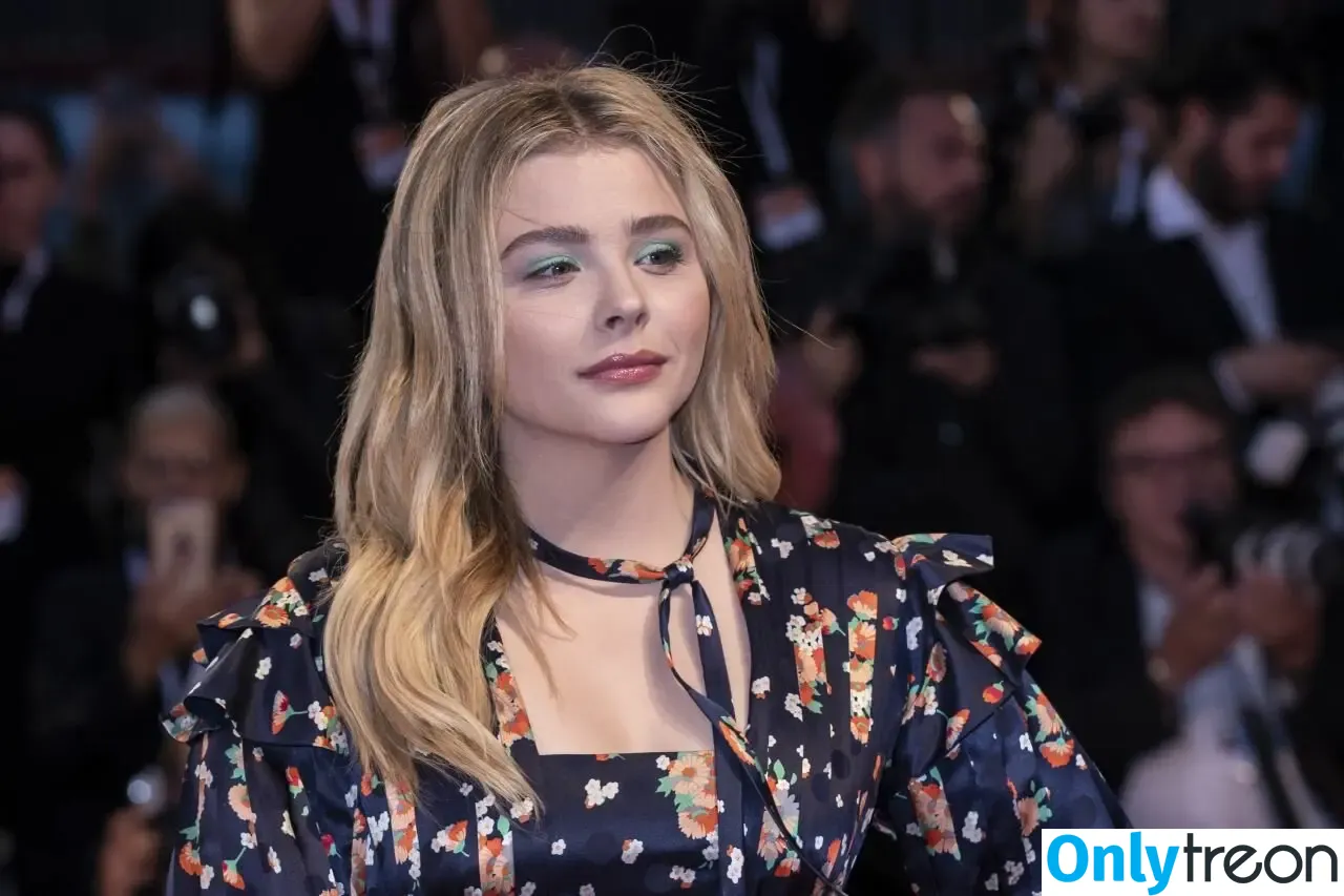 Chloë Grace Moretz nude photo #0476 (chloegmoretz)