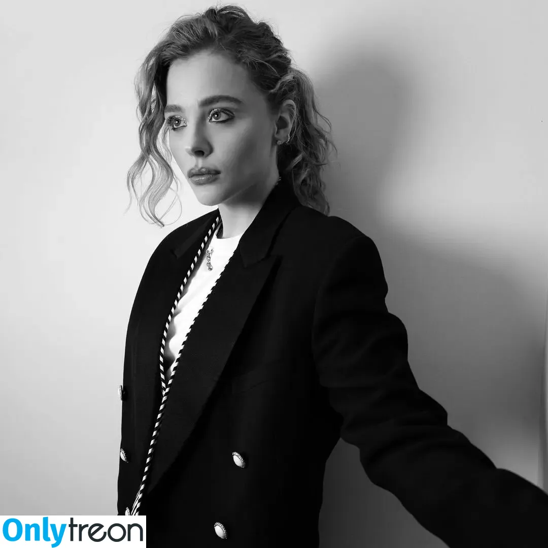 Chloë Grace Moretz nude photo #0576 (chloegmoretz)