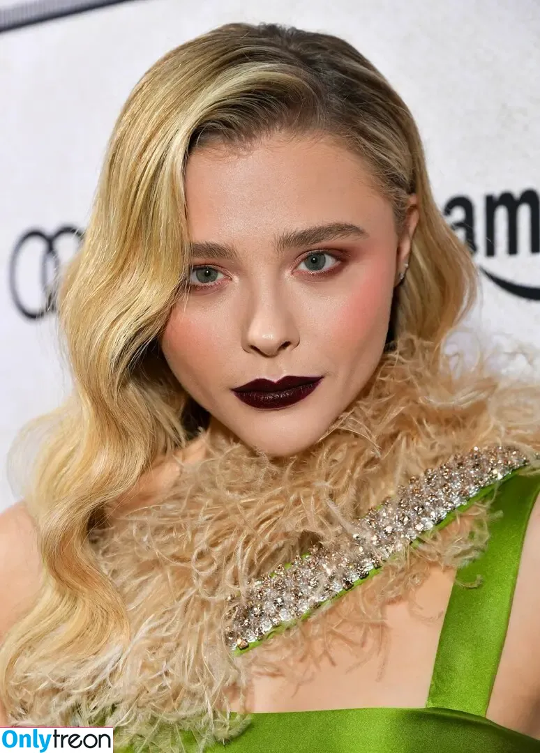 Chloë Grace Moretz nude photo #0701 (chloegmoretz)
