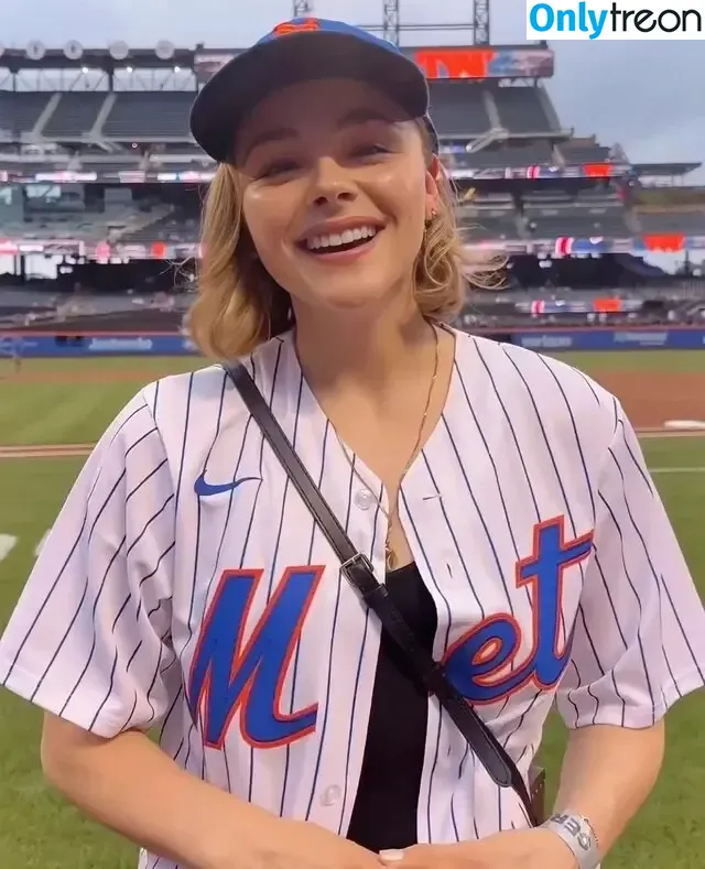 Chloë Grace Moretz nude photo #0960 (chloegmoretz)