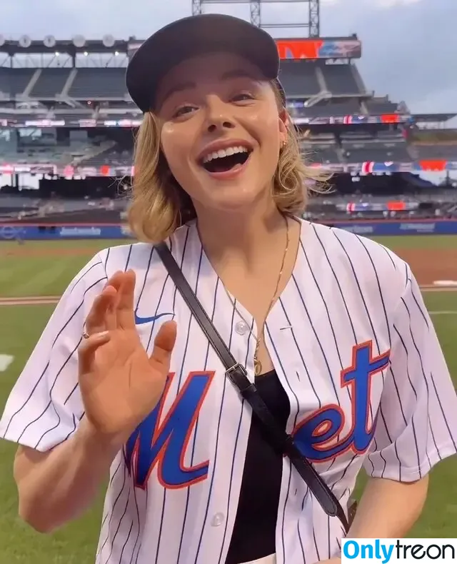 Chloë Grace Moretz nude photo #0961 (chloegmoretz)