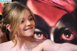 Chloë Grace Moretz / chloegmoretz nude photo #1392