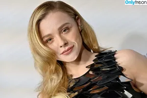 Chloë Grace Moretz / chloegmoretz nude photo #1393