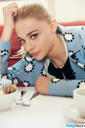 Chloë Grace Moretz / chloegmoretz nude photo #1396