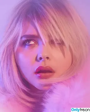 Chloë Grace Moretz / chloegmoretz nude photo #1410