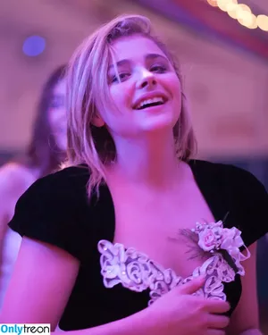 Chloë Grace Moretz / chloegmoretz nude photo #1419