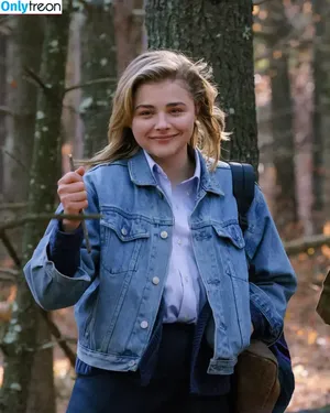 Chloë Grace Moretz / chloegmoretz nude photo #1421