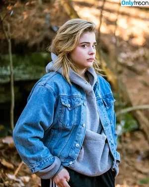 Chloë Grace Moretz / chloegmoretz nude photo #1425