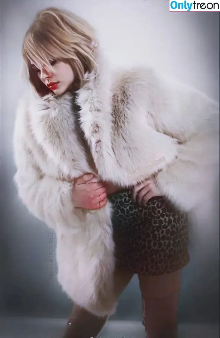 Chloë Grace Moretz nude photo #1417 (chloegmoretz)