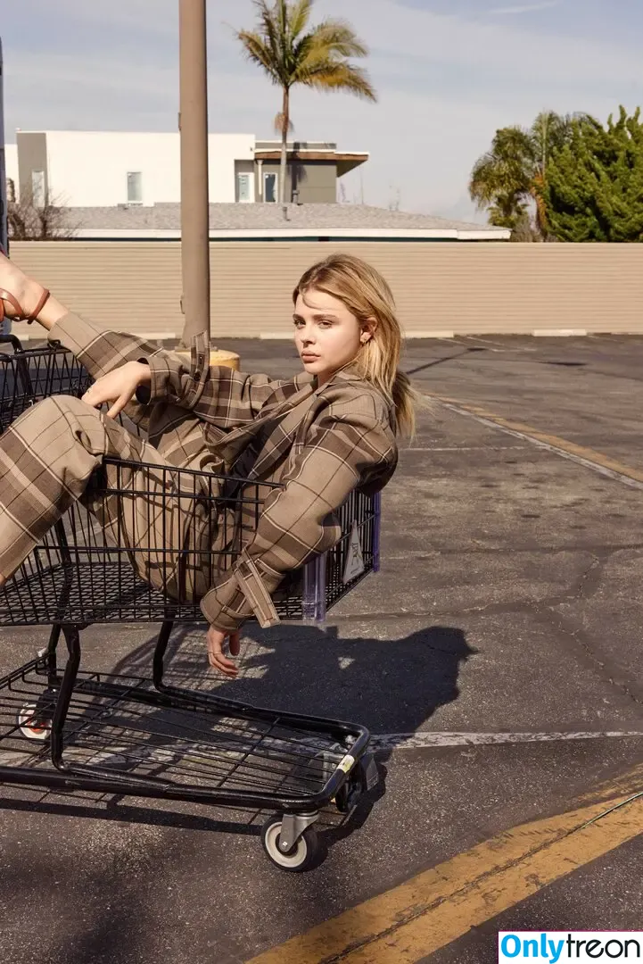 Chloë Grace Moretz nude photo #1444 (chloegmoretz)