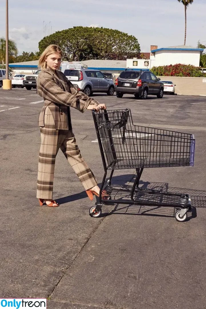 Chloë Grace Moretz nude photo #1448 (chloegmoretz)