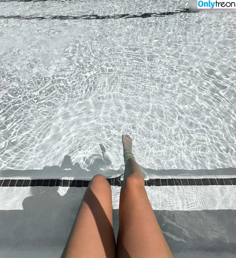chloaust nude photo #0002 (chloaust)