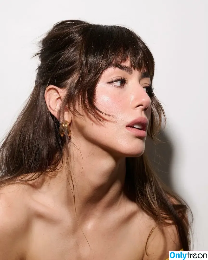 Chloe Bennet nude photo #0805 (chloebennet)