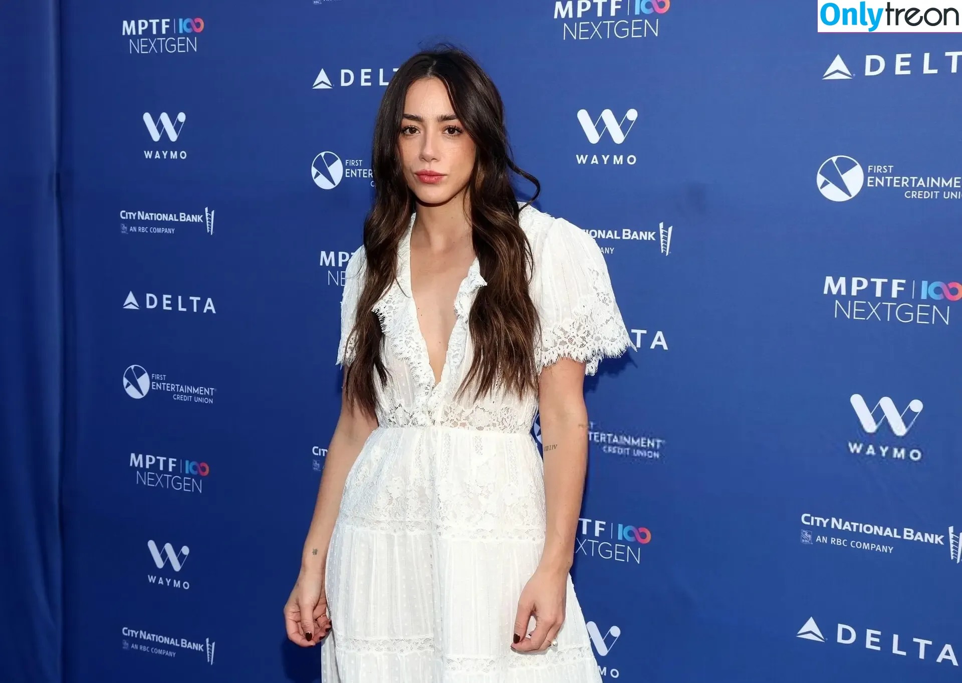 Chloe Bennet nude photo #0816 (chloebennet)