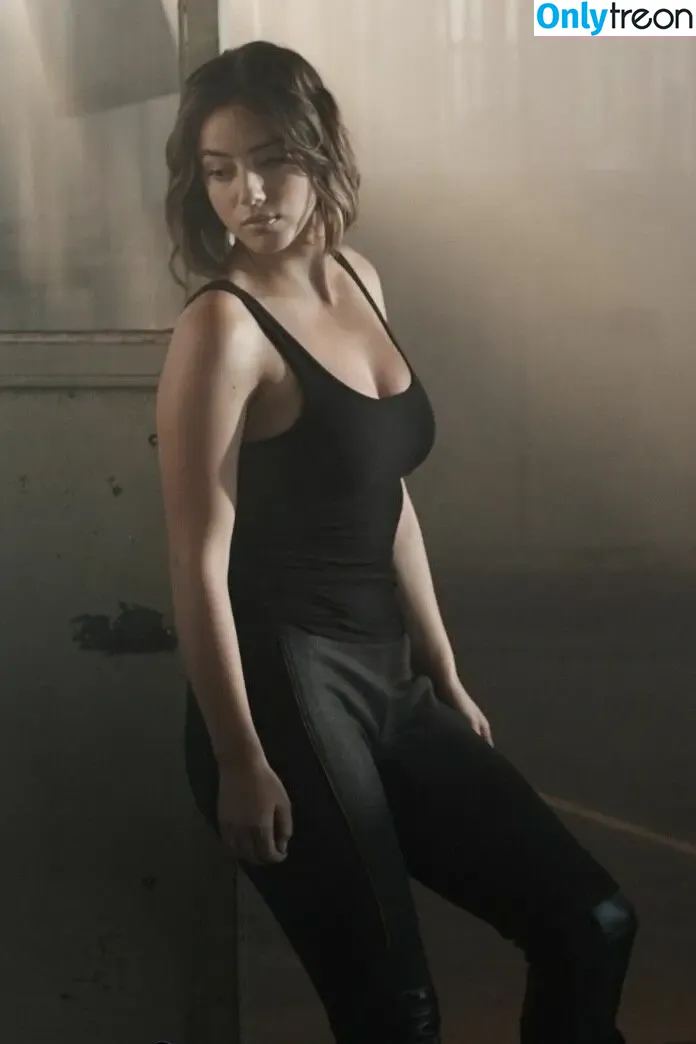 Chloe Bennet nude photo #0830 (chloebennet)