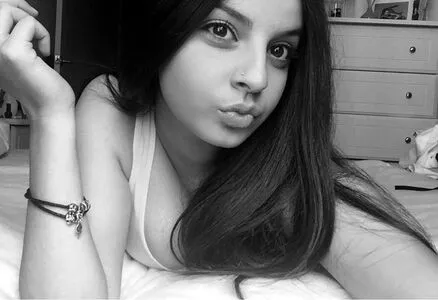 Chloe C / chloe_chenyz / сhloe.c25 nude photo #0033