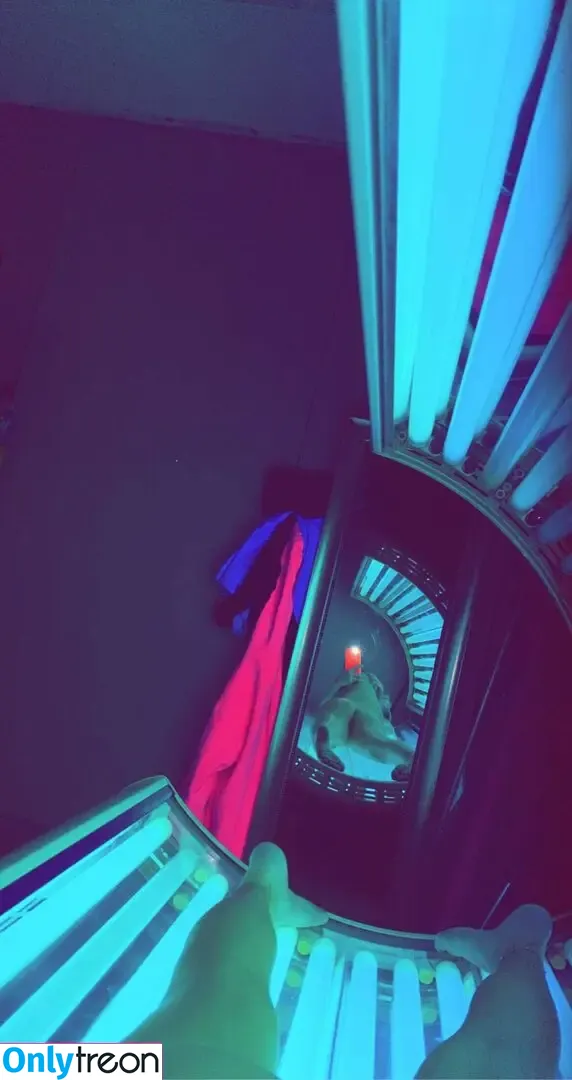 Chloe Floyd nude photo #0008 (HTTPS: / onemorechloe)