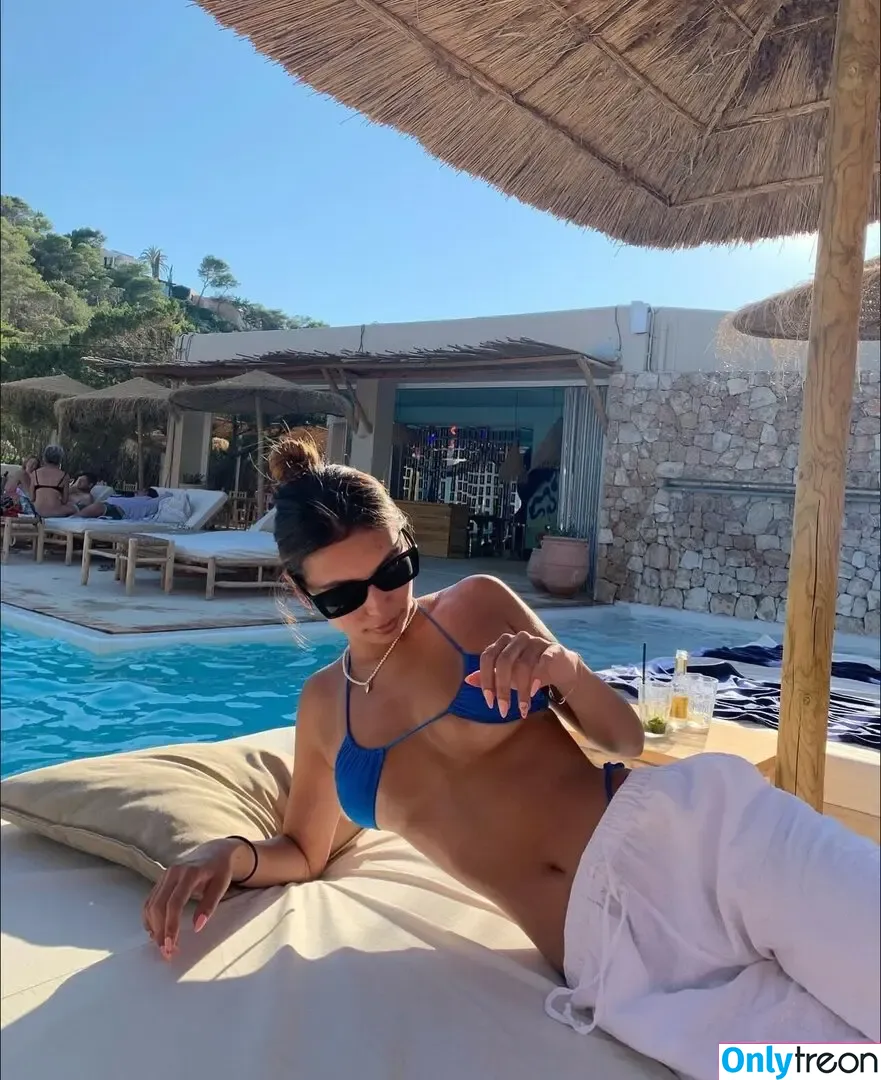 Chloë Gervais nude photo #0003 ( / Chloé Gervais / chloe_gervais)