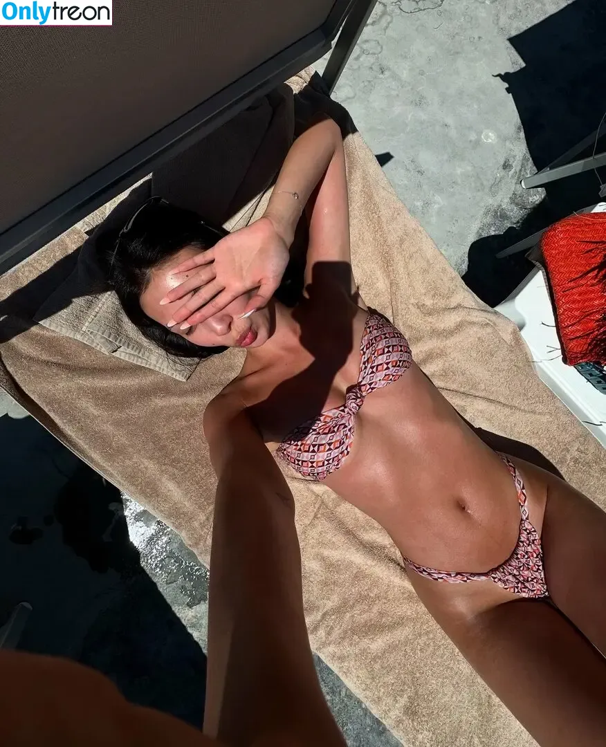 Chloë Gervais nude photo #0057 ( / Chloé Gervais / chloe_gervais)
