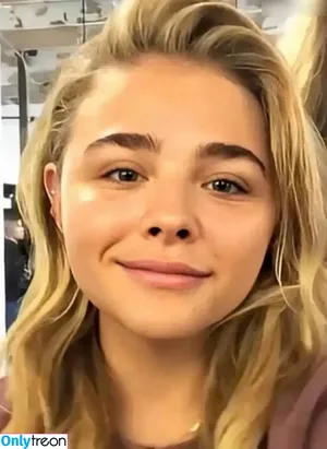 Chloe Grace Moretz / ChloeGMoretz nude photo #0484