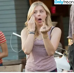 Chloe Grace Moretz / ChloeGMoretz nude photo #0485
