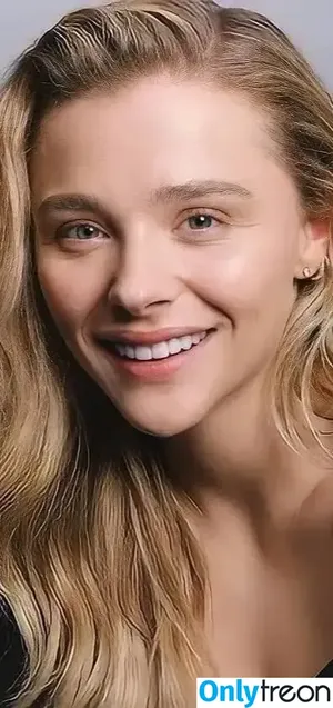 Chloe Grace Moretz / ChloeGMoretz nude photo #0489