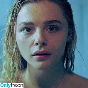 Chloe Grace Moretz / ChloeGMoretz nude photo #0493
