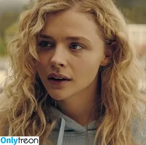Chloe Grace Moretz / ChloeGMoretz nude photo #0499
