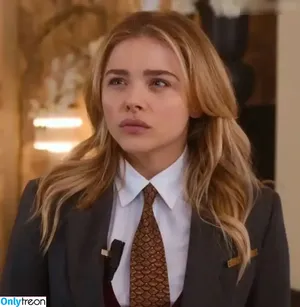 Chloe Grace Moretz / ChloeGMoretz nude photo #0501