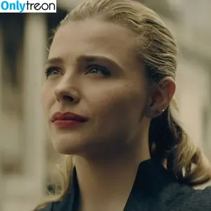 Chloe Grace Moretz / ChloeGMoretz nude photo #0504
