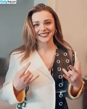 Chloe Grace Moretz / ChloeGMoretz nude photo #0506