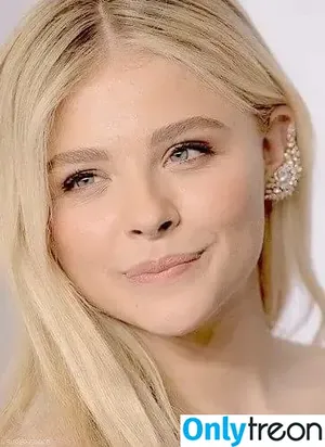 Chloe Grace Moretz / ChloeGMoretz nude photo #0507