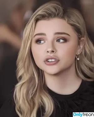 Chloe Grace Moretz / ChloeGMoretz nude photo #0515