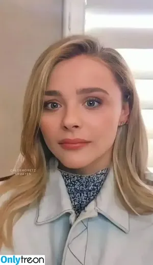 Chloe Grace Moretz / ChloeGMoretz nude photo #0517