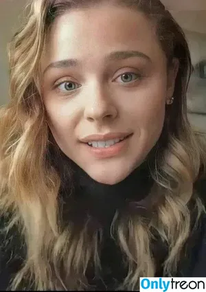 Chloe Grace Moretz / ChloeGMoretz nude photo #0518