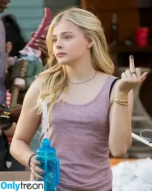 Chloe Grace Moretz / ChloeGMoretz nude photo #0531