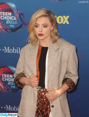 Chloe Grace Moretz / ChloeGMoretz nude photo #0535