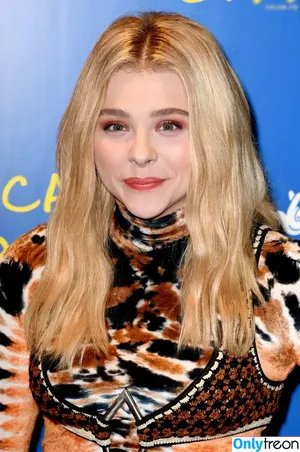 Chloe Grace Moretz / ChloeGMoretz nude photo #0541