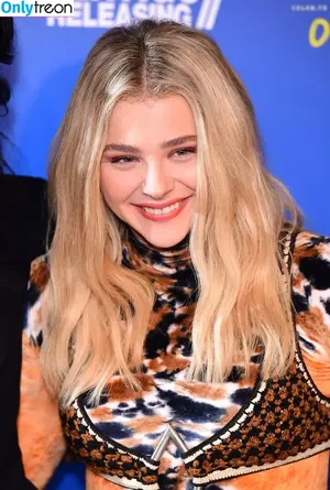 Chloe Grace Moretz / ChloeGMoretz nude photo #0543