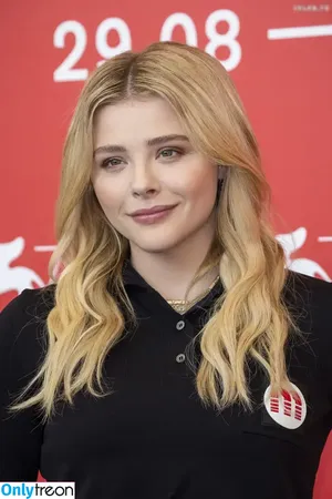 Chloe Grace Moretz / ChloeGMoretz nude photo #0549