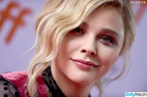 Chloe Grace Moretz / ChloeGMoretz nude photo #0554